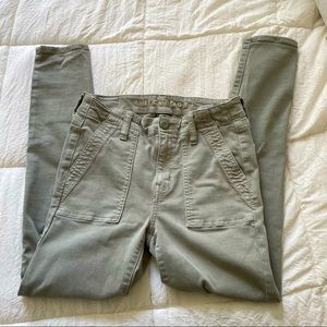 NWOT American eagle denim high rise jegging skinny jeans in olive green!🌿